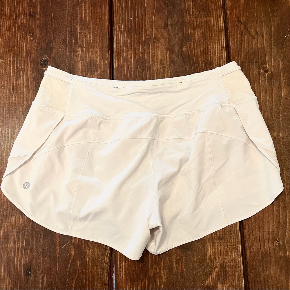 Lululemon white shorts 2.5”